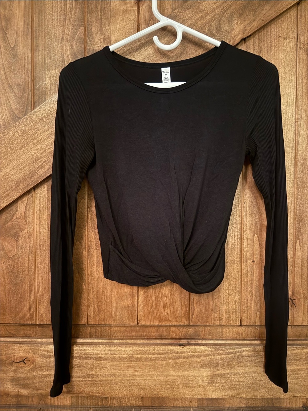 ALO Yoga Cover Long Sleeve Top in Black Size Medium Preloved